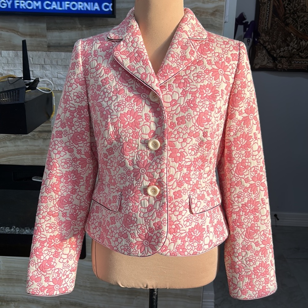Anne Taylor Loft Blazer. Long Sleeve Faux Pockets Floral Pink & White. Size 6P - Picture 2 of 10